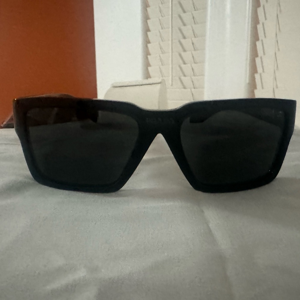 New Prada Unisex Sunglasses, Style SPR O9Y (1AB-5SO), Black